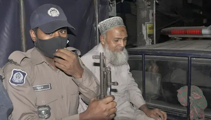 পুরান ঢাকায় টাকা বিতরণকালে জামায়াত নেতা আটক